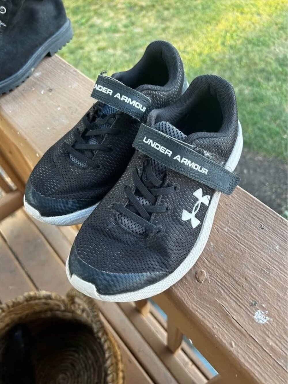 Girls 3y UA black white gym shoe sneaker